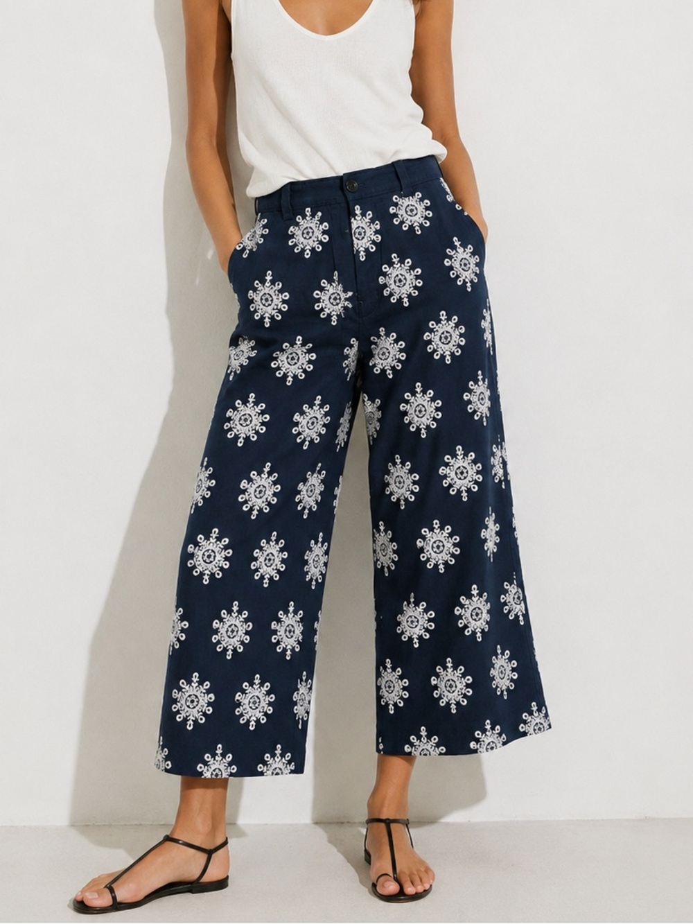 Zara Navy White Embroidered Medallion Print Wide Leg Cropped Pants size Small